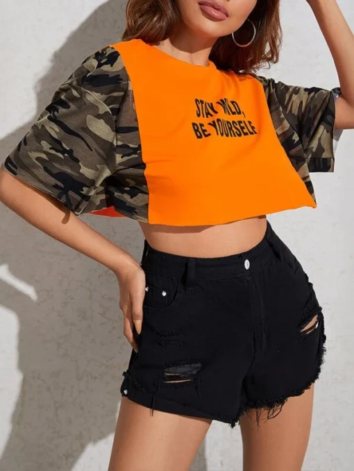 SHEIN Slogan Graphic Camo Sleeve Crop Top - Image 3